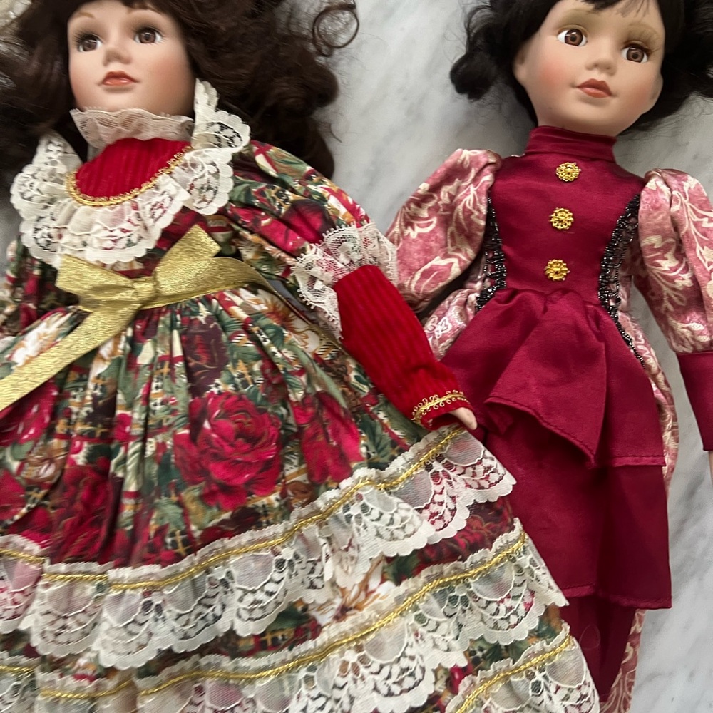 Elegant Victorian Style Porcelain Dolls Set